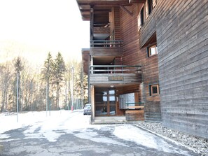 A wooden building with a balcony, a sign reading 'Hotel', and a car parked in front. - Cozy apartment near center - 4/6 guests (Morzine)