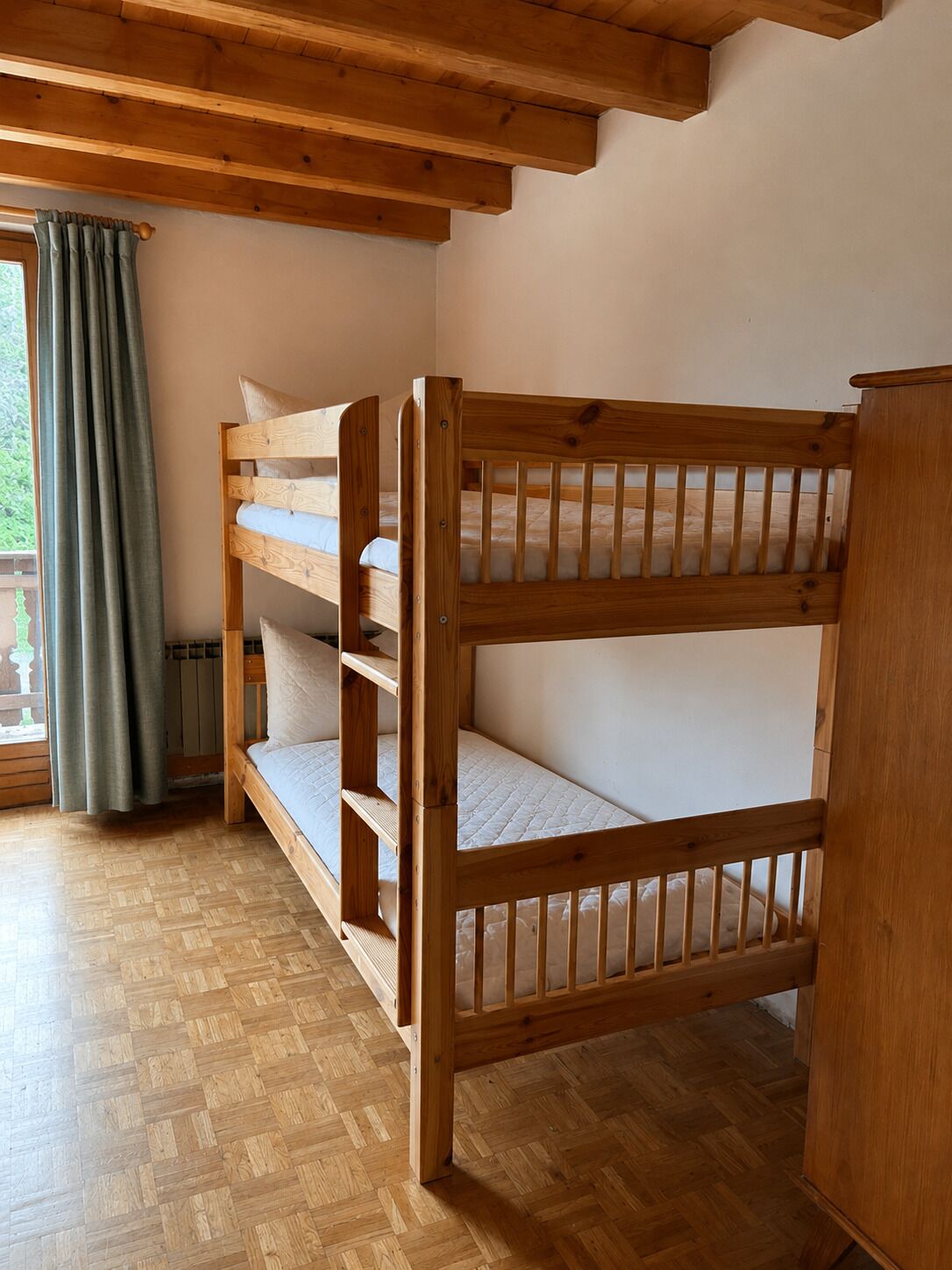 6 bedrooms, WiFi, bed sheets