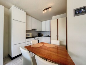 Private kitchen - Vrbo Property (Koksijde)
