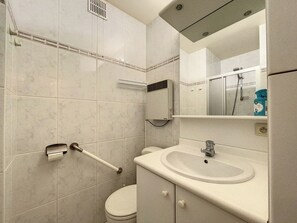 Bathroom - Vrbo Property (Koksijde)