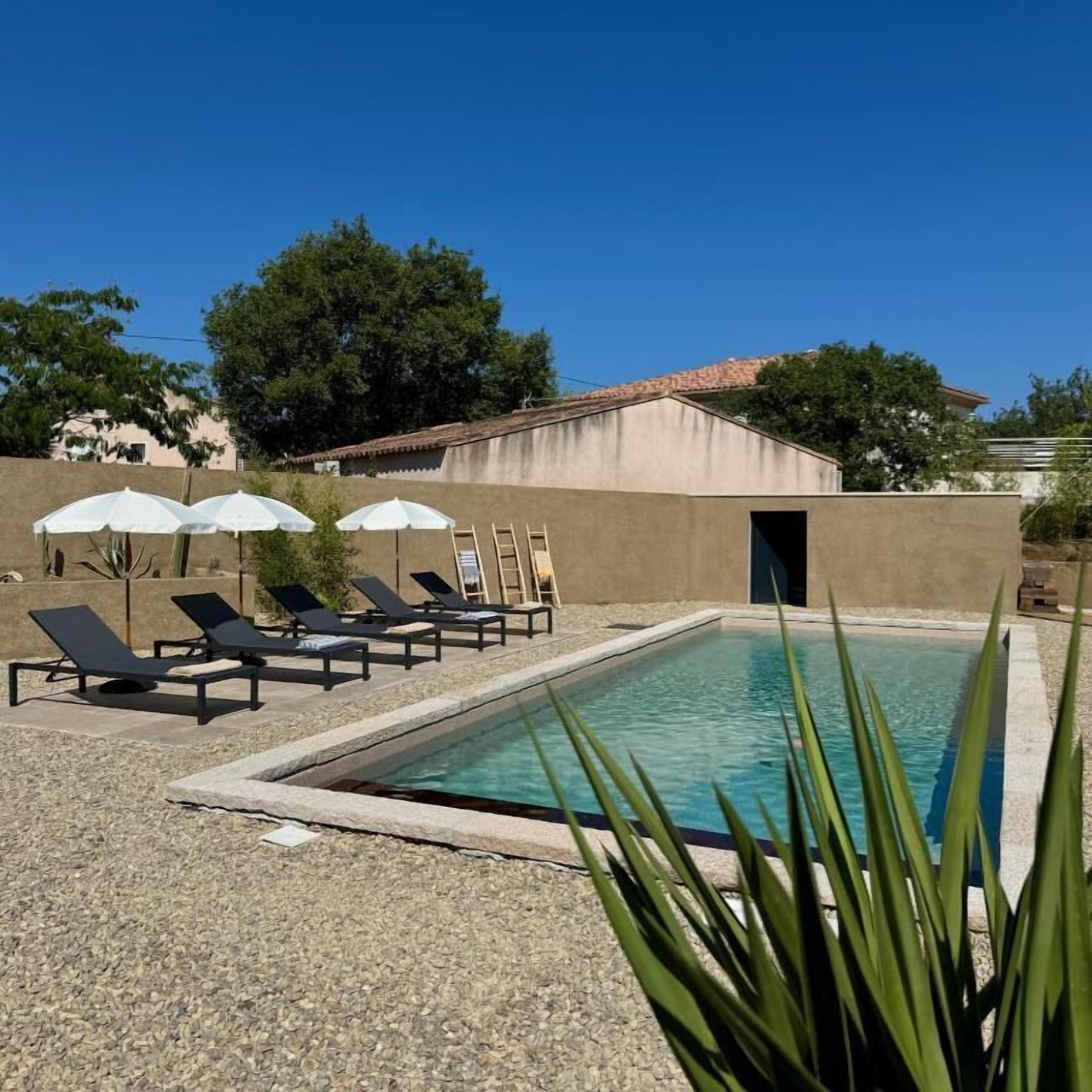 Habitación doble Deluxe, vista al jardín | Alberca