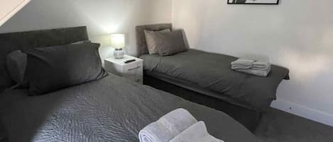 4 bedrooms, iron/ironing board, free WiFi, bed sheets
