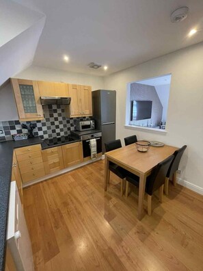 Oven, dining table