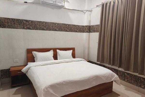 Luxury Double or Twin Room | Desk, laptop workspace, WiFi (free)