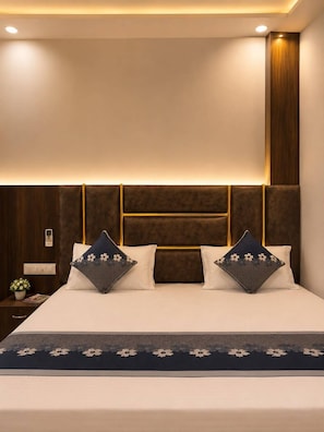 Double Bed Room - Shri Radha Raman Palace (Varanasi)