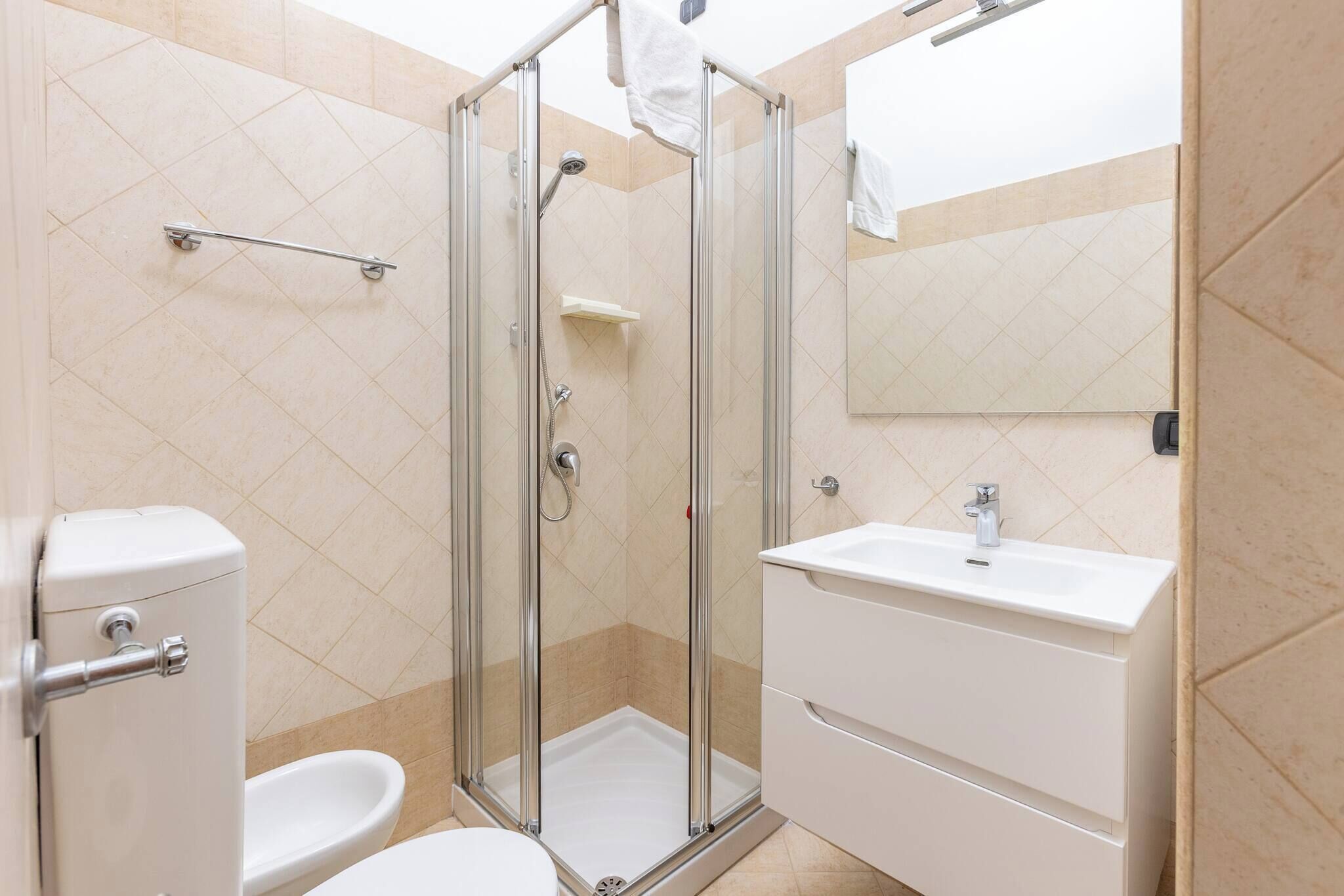 Dusche, Haartrockner, Bidet, Handtücher