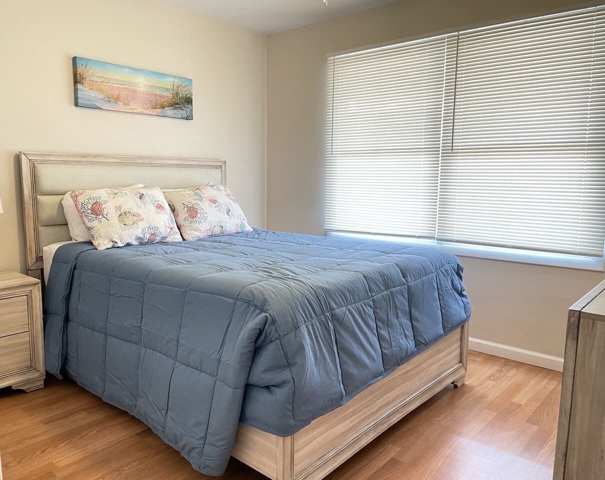 2 bedrooms, iron/ironing board, Internet, bed sheets