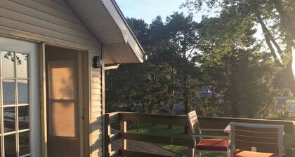 "Lakeside Loft" Spectacular Lakefront Sunrise!