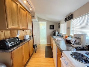 Coffee/tea maker, fridge, microwave, oven