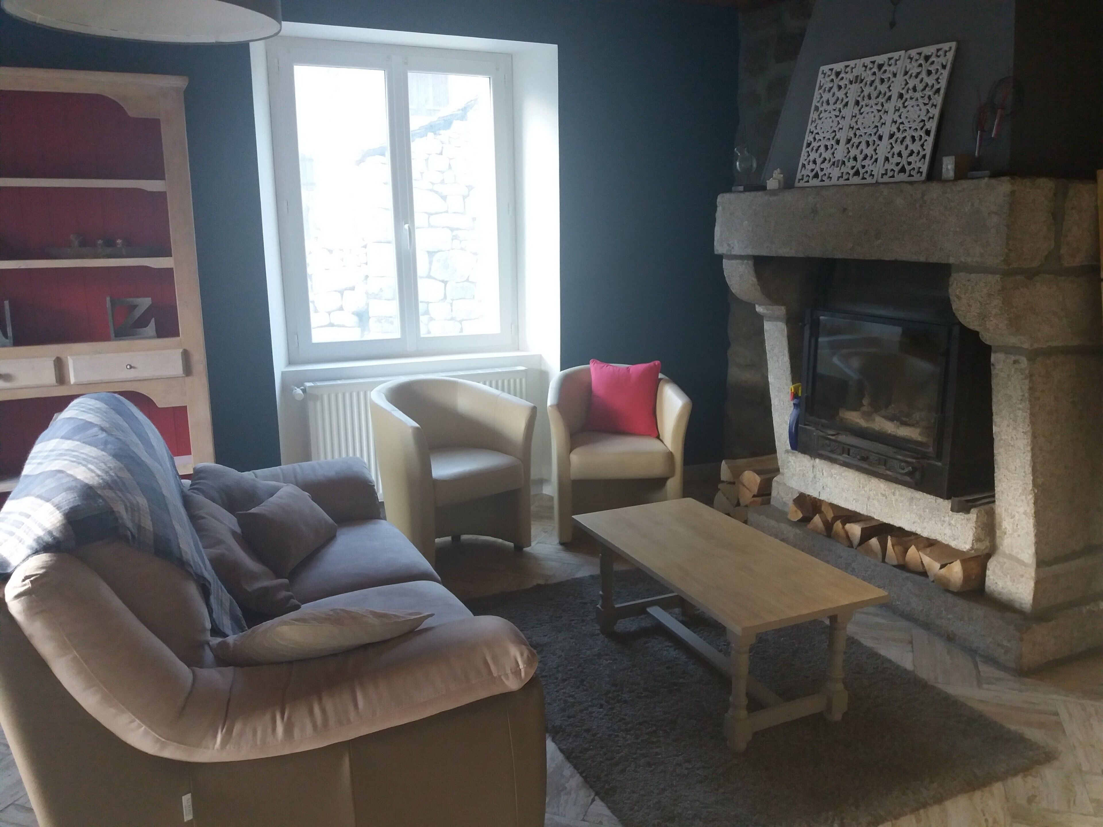 Televisie en een open haard