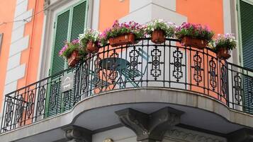 Deluxe Double Room, 1 King Bed, Balcony, City View | Exterior detail