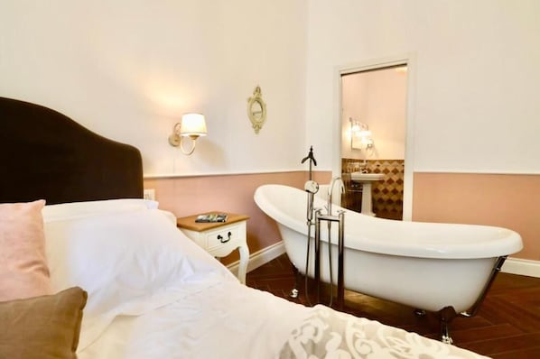 Chambre Double Deluxe, 1 très grand lit, vue ville