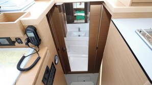A compact bathroom with a sink, a telephone, and a mirror. - Excess 11 - Gold Kiss (Pula)