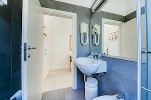 Bathroom - Hotel Bassetti (Cervia)