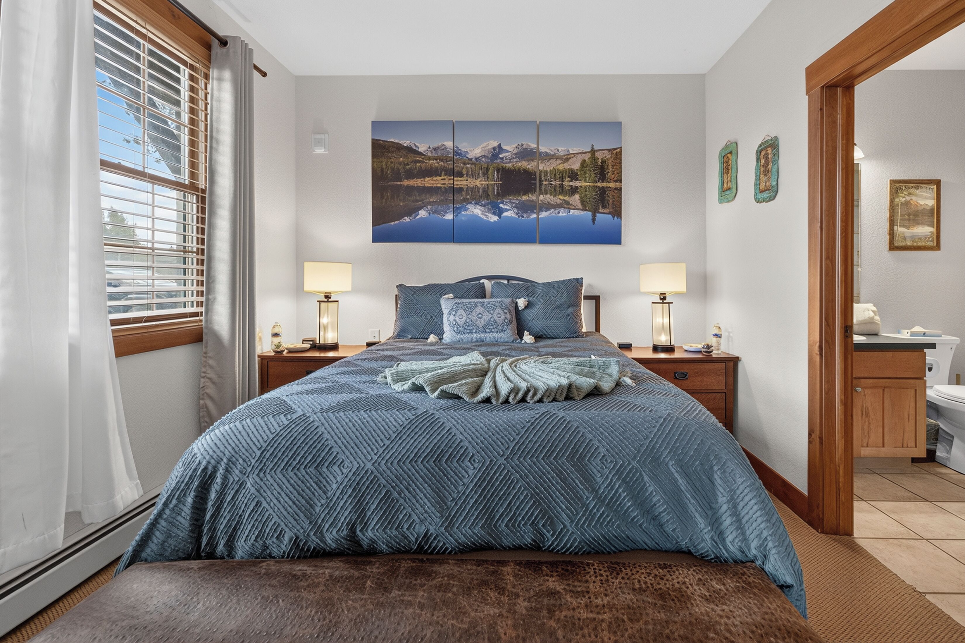 Travel crib, internet, bed sheets