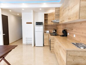 Private kitchen - 3-room apartment in Cannes, 250 m from the beach. Close to all shops. 100-150 m (Cannes)