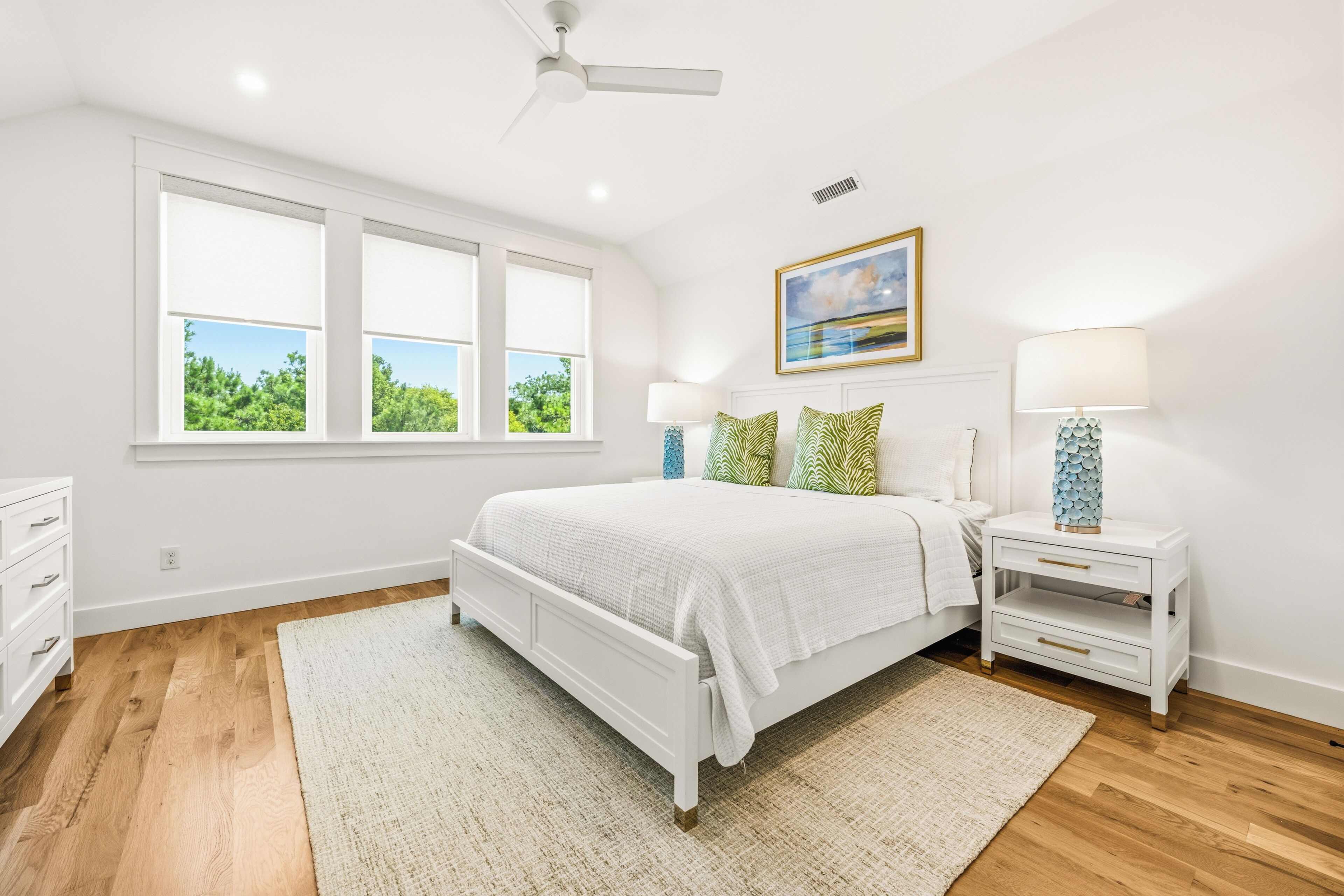 4 bedrooms, travel crib, WiFi (free), bed sheets