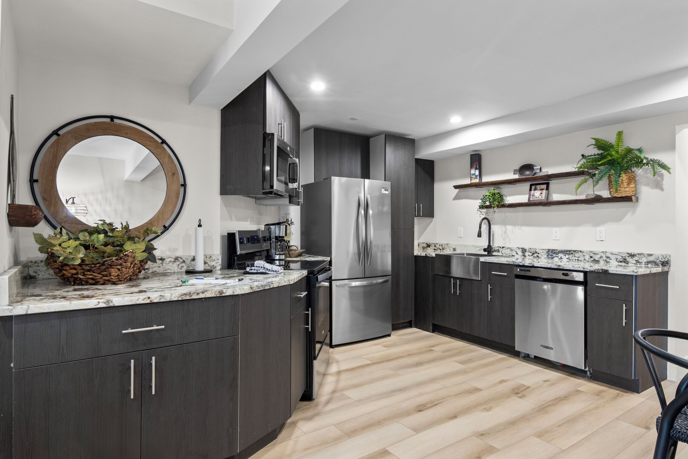 Coffee/tea maker, fridge, microwave, oven