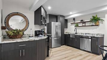Coffee/tea maker, fridge, microwave, oven