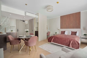 Desk, iron/ironing board, travel cot, WiFi