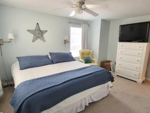 Ocean City Family-Friendly 9BR Coastal, Sleeps 23Walk to Beach and Boardwalk