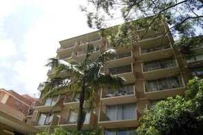 Exterior - Modern Studio Apartment with Parking & Resort-Style Pool (Greenwich)