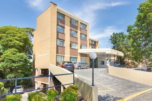 Exterior - Modern Studio Apartment with Parking & Resort-Style Pool (Greenwich)