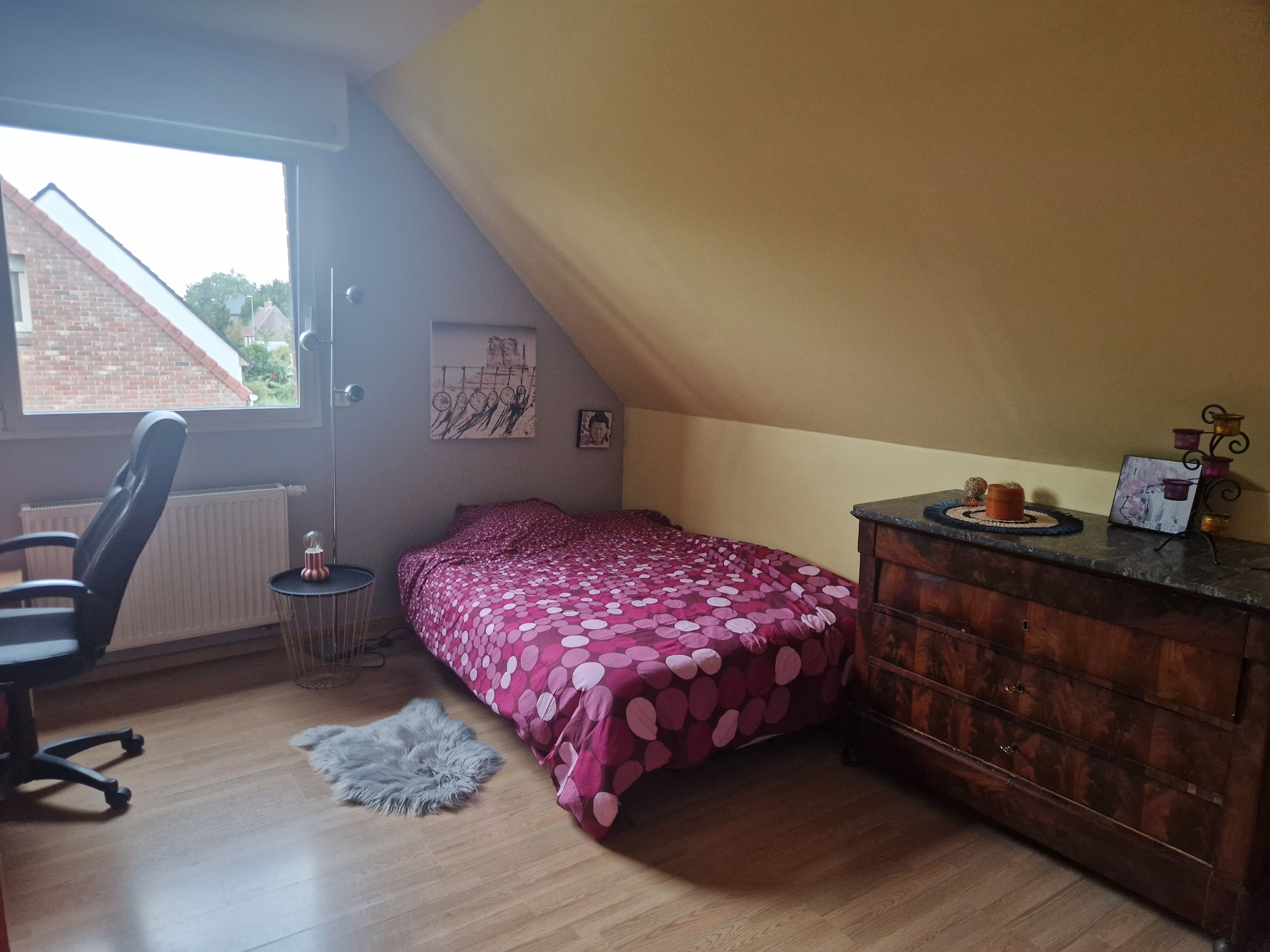 2 bedrooms, desk, iron/ironing board, WiFi (free)