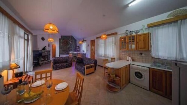 A compact living space with a dining area, kitchen, and a sofa. - Seaview Villa in Pomos with private Swimming pool (Pomos)