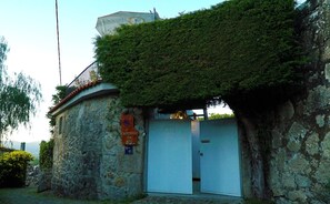 Exterior - Holiday Home 'Cantinho Da Avó' with Mountain View, Private Terrace and Wi-Fi (Loivo)