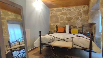 2 chambres, fer et planche à repasser, Wi-Fi, draps fournis