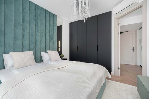 Stylish Apartments with Balconies | Panoramic Terrace | Close to the Brine Graduation Towers
