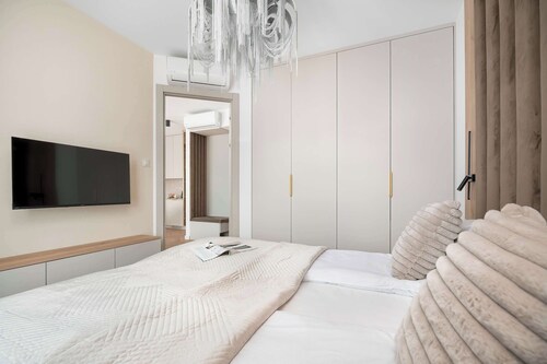 Stylish Apartments with Balconies | Panoramic Terrace | Close to the Brine Graduation Towers