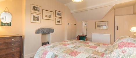 2 bedrooms, iron/ironing board, travel crib, WiFi (free)