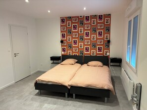 Room - Vrbo Property (Sainte-Marie-aux-Chênes)