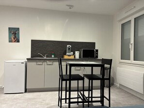 Private kitchen - Vrbo Property (Sainte-Marie-aux-Chênes)