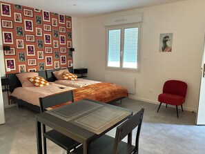 Room - Vrbo Property (Sainte-Marie-aux-Chênes)