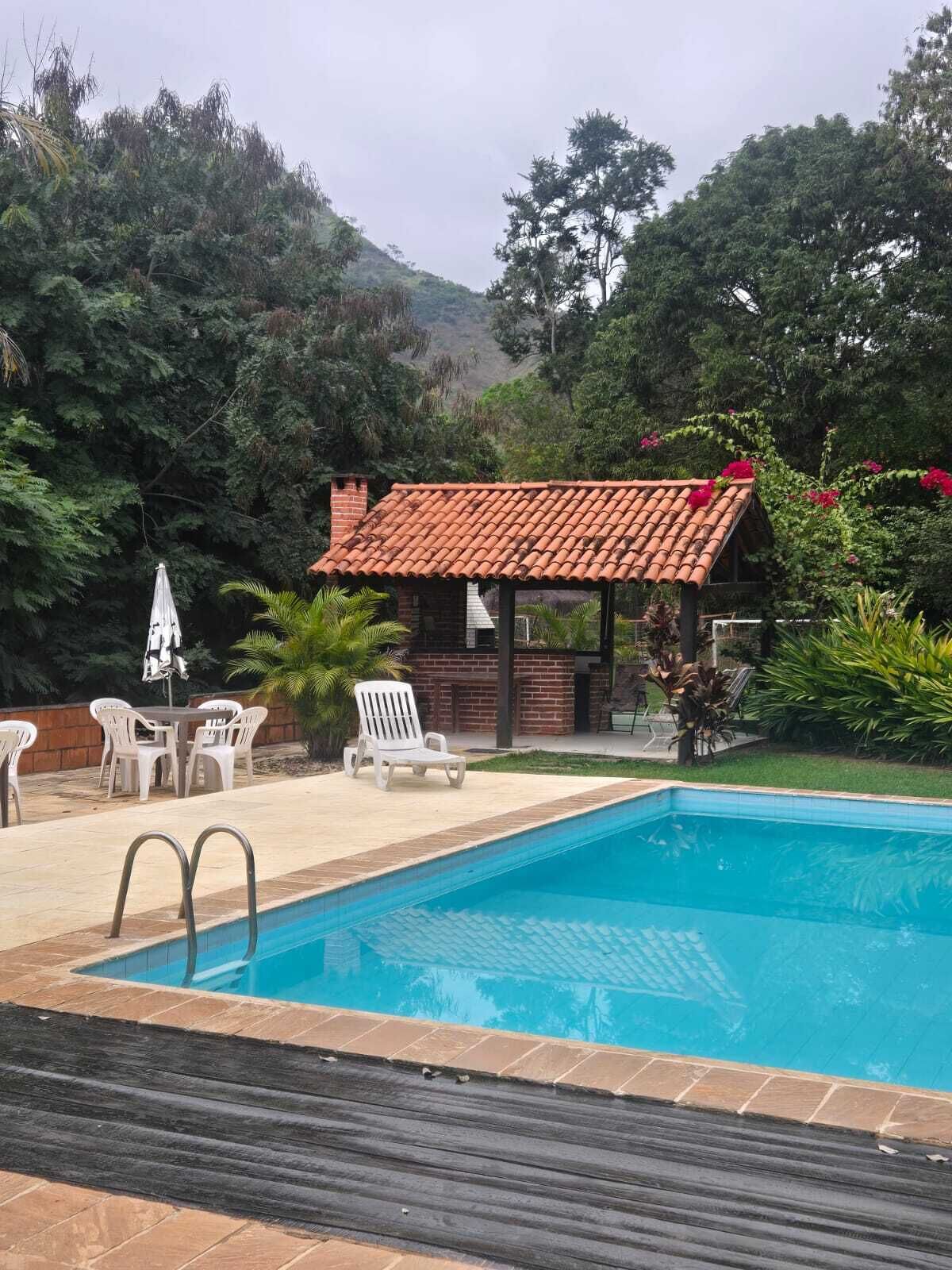 2 piscinas al aire libre, sombrillas, sillones reclinables de piscina