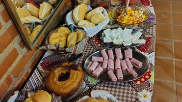 Daily buffet breakfast for a fee