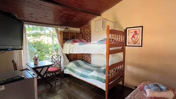 Chalet Basic, Bebas Asap Rokok, pemandangan kebun | Seprai linen