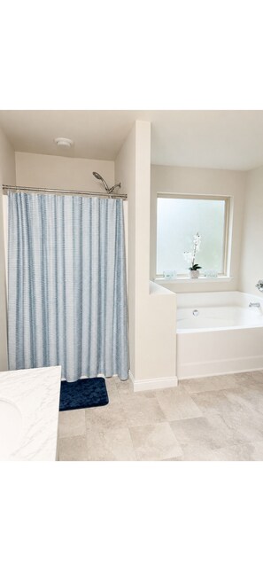 Bathroom - Spacious 4-bedroom house in enjoyable Stonecrest with AC (Stonecrest)