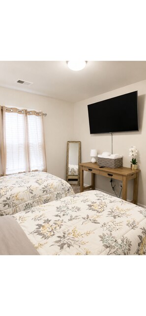 Room - Spacious 4-bedroom house in enjoyable Stonecrest with AC (Stonecrest)