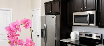 Spacious 4-bedroom house in enjoyable Stonecrest with AC
