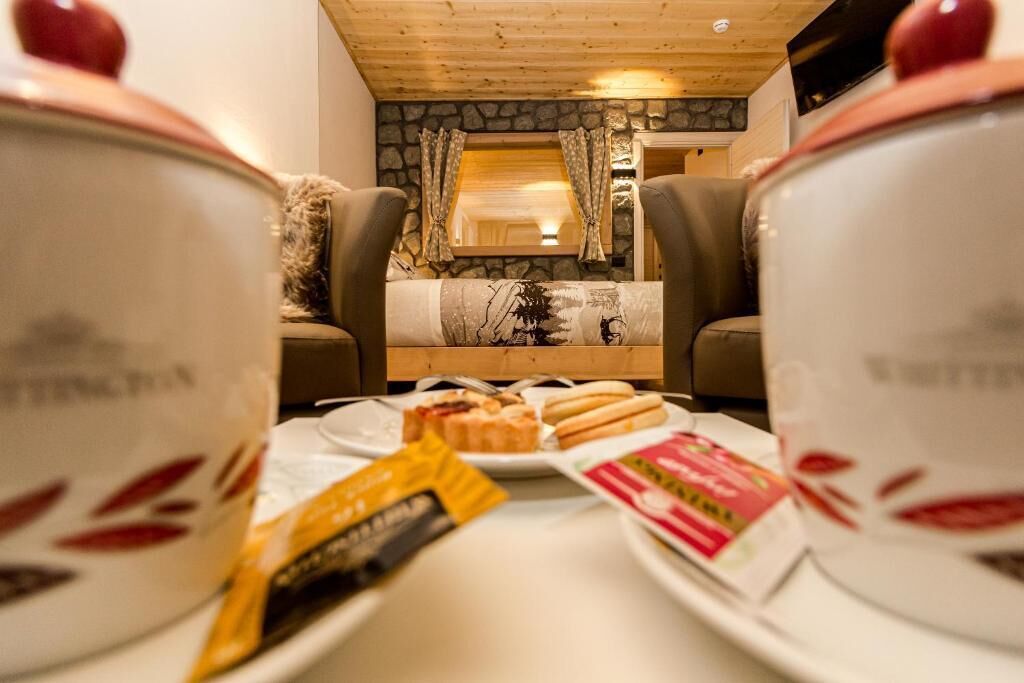 Superior Double Room, Mountain View | Dining