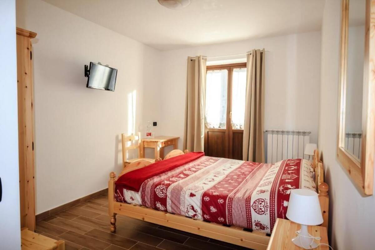 Habitación doble estándar, vista a la montaña | Wifi gratis