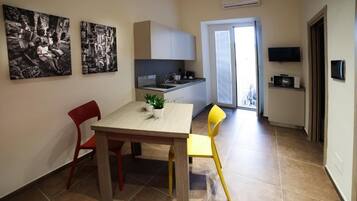 Family Room, Balcony, City View | Dining