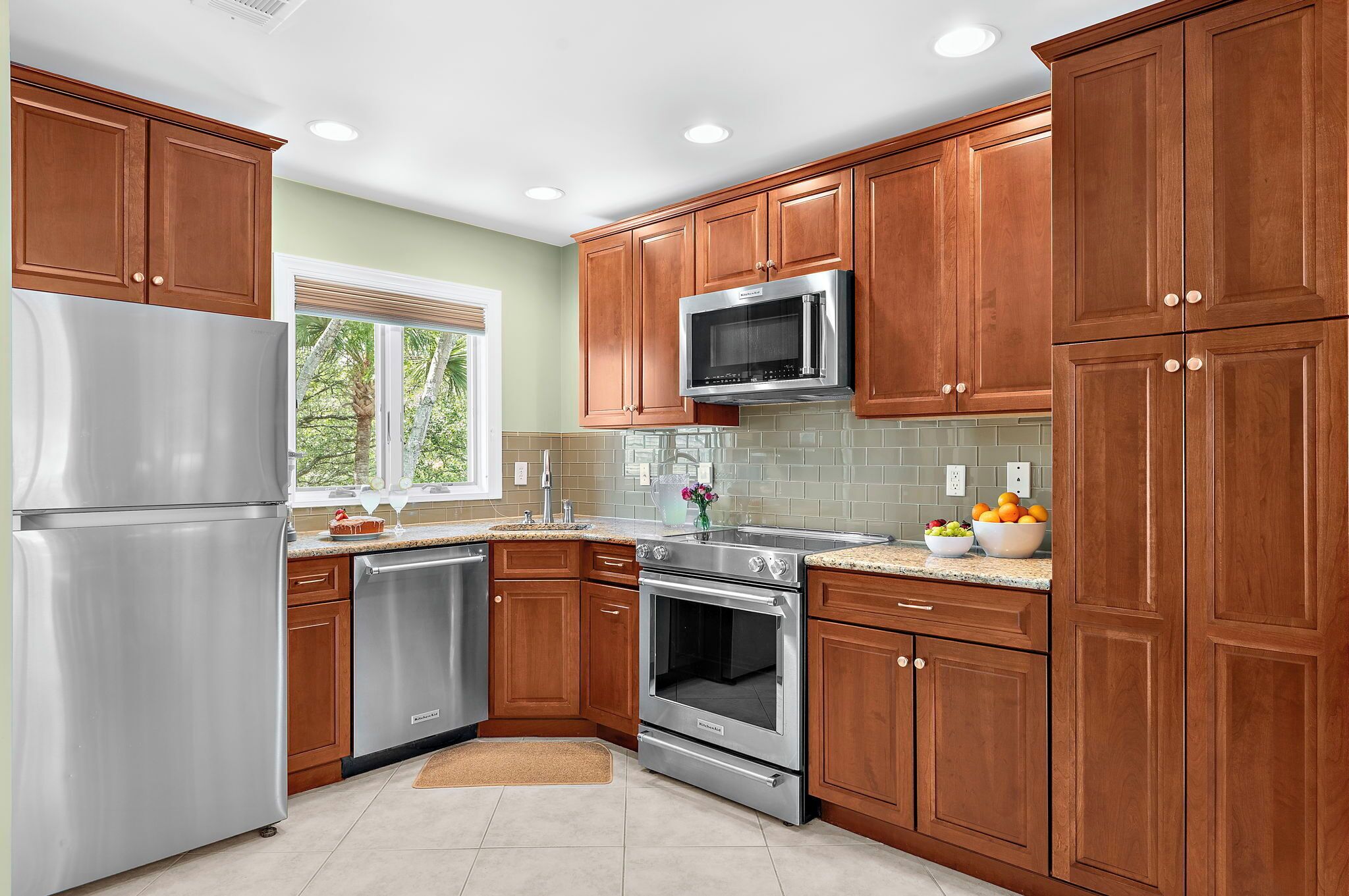 Coffee/tea maker, fridge, microwave, toaster