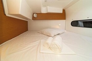 6 bedrooms, WiFi, bed sheets