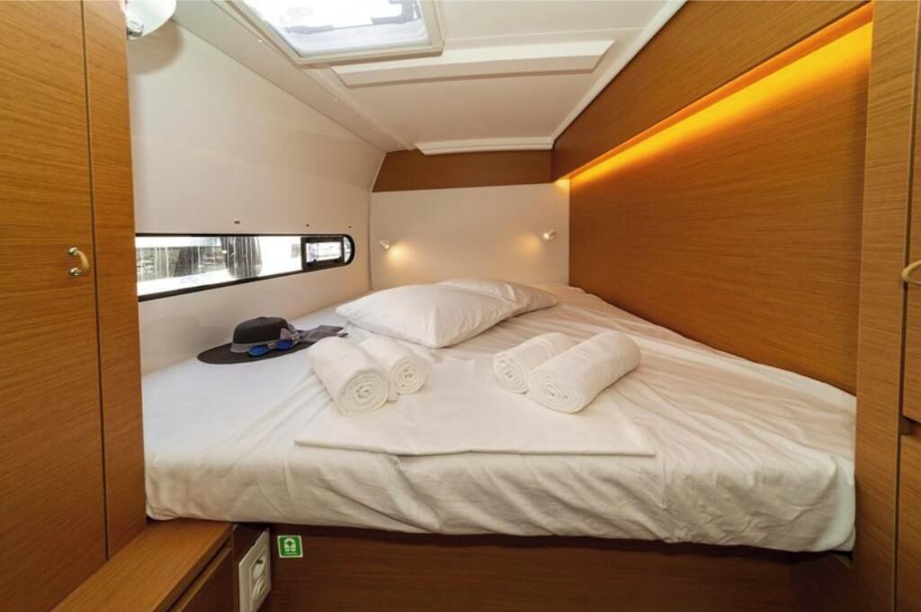 6 bedrooms, WiFi, bed sheets