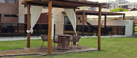 Apartment | Outdoor dining